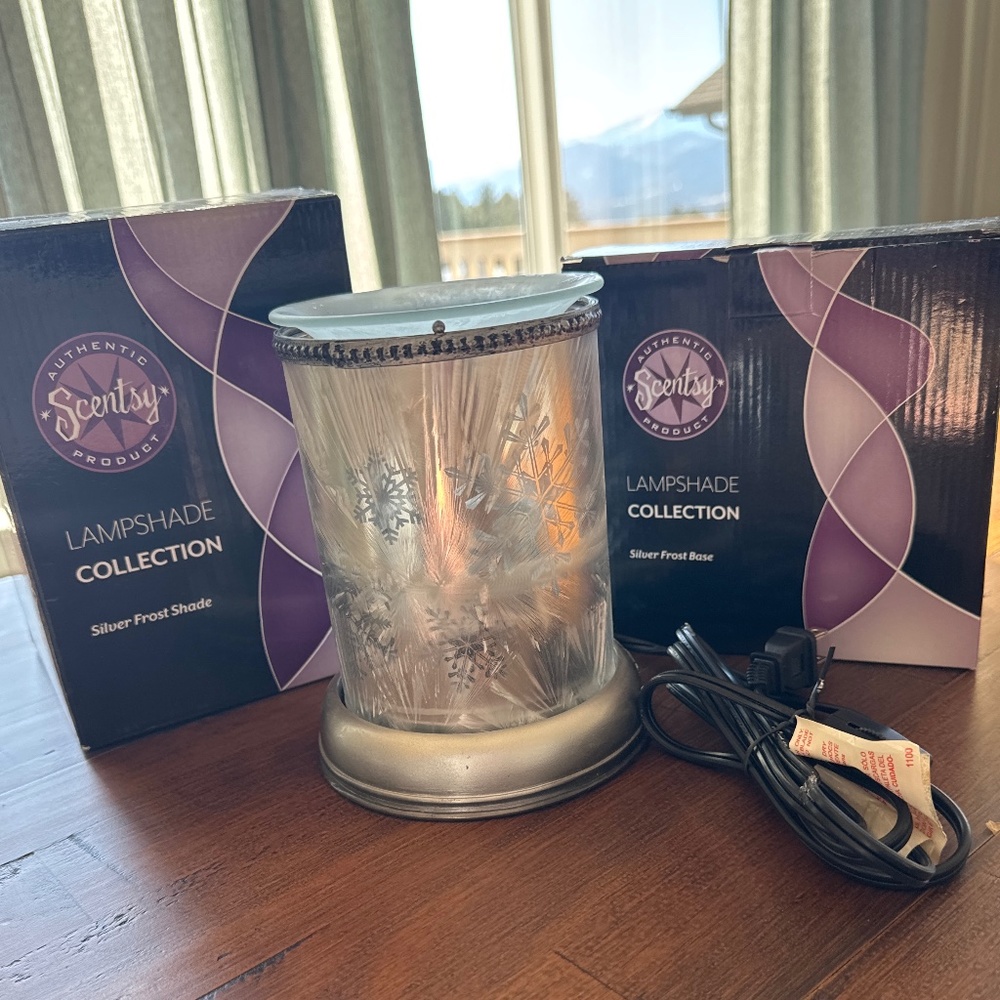 Scentsy Snowflake Silver Frost Base and Shade Wax Warmer